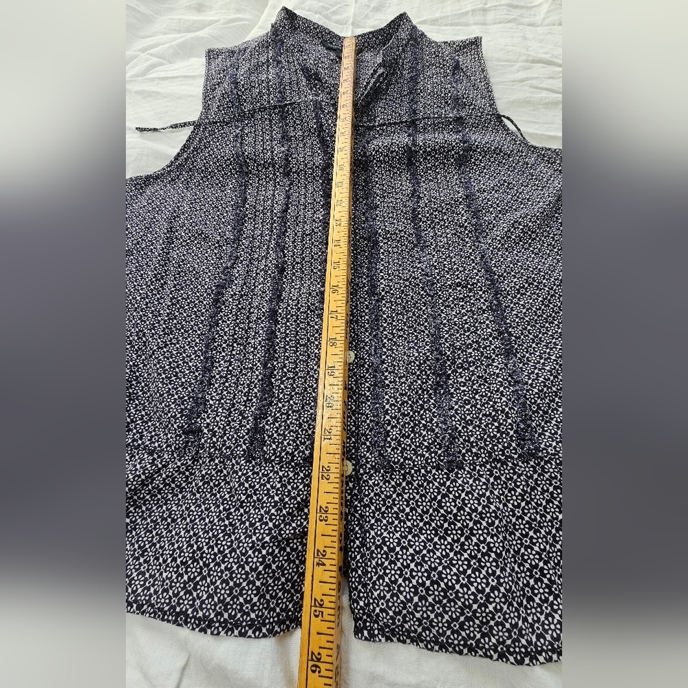 Women's Sleeveless Button-Up Top - Black and White - Picture 5 of 9